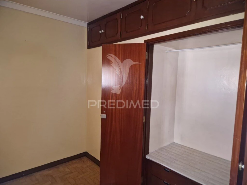 Apartamento T2 para Venda em Pontinha e Famões Foto 5