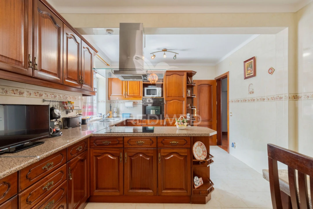 Moradia T5 para Venda em Santa Maria do Castelo e Santiago e Santa Susana Foto 7