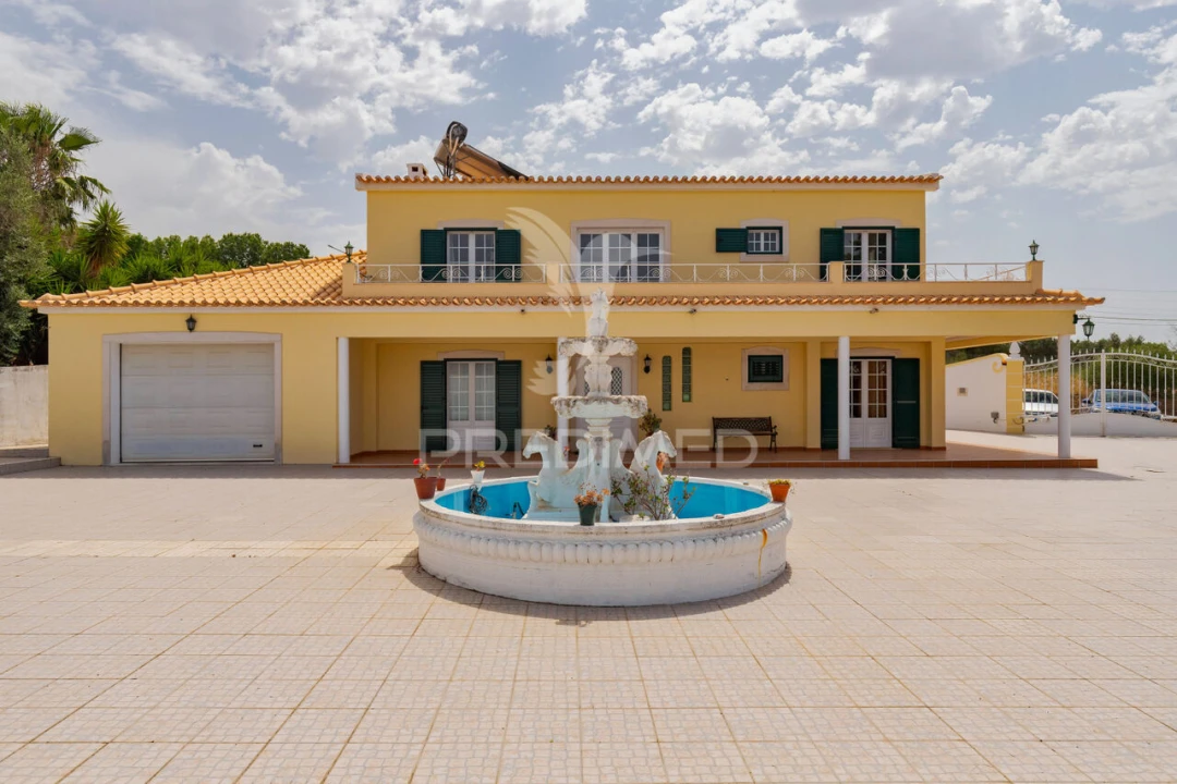 Moradia T5 para Venda em Santa Maria do Castelo e Santiago e Santa Susana Foto 3