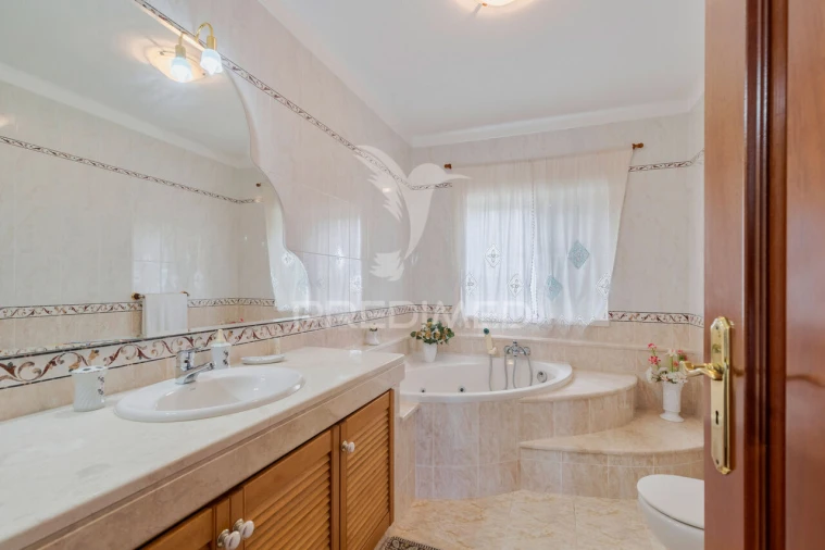 Moradia T5 para Venda em Santa Maria do Castelo e Santiago e Santa Susana Foto 21