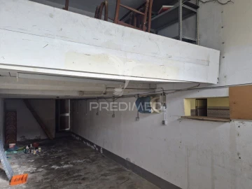 Loja para Venda em Gaio-Rosário e Sarilhos Pequenos