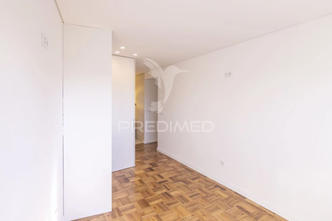 Apartamento T4 para Venda em Cedofeita, Santo Ildefonso, Sé, Miragaia, São Nicolau e Vitória Foto 9