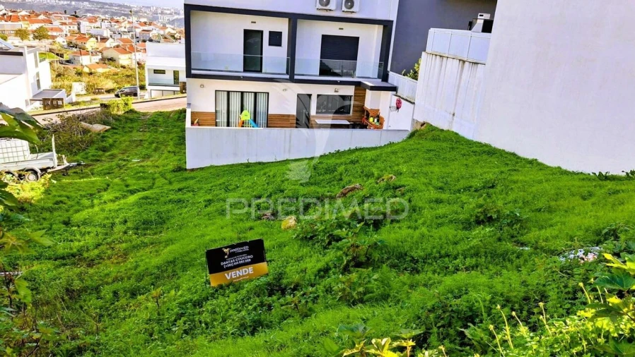 Terreno para Venda em Pontinha e Famões Foto 2