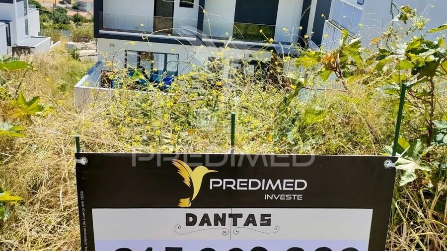 Terreno para Venda em Pontinha e Famões