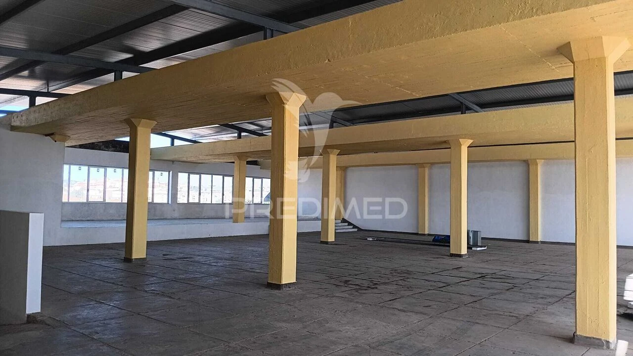 Armazém para Venda em Sacavém e Prior Velho Foto 4