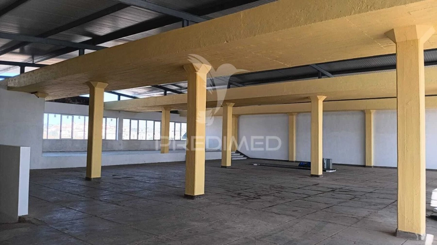 Armazém para Venda em Sacavém e Prior Velho Foto 4