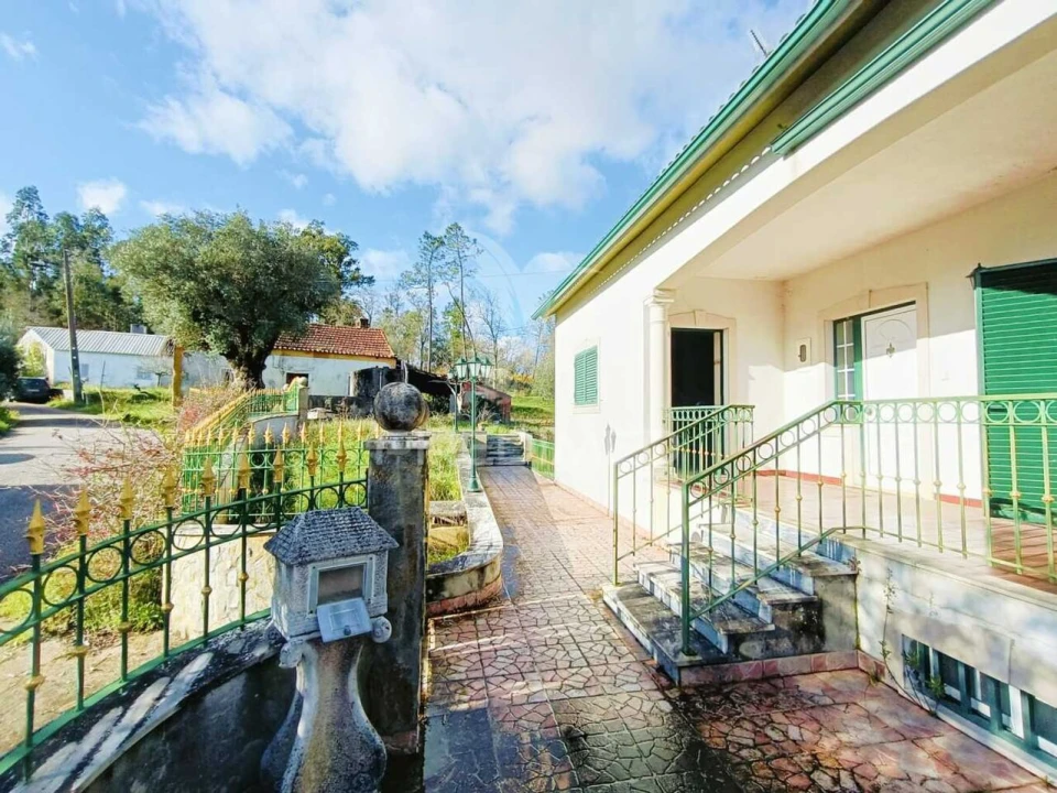 Moradia T9 para Venda em Gondemaria e Olival Foto 3