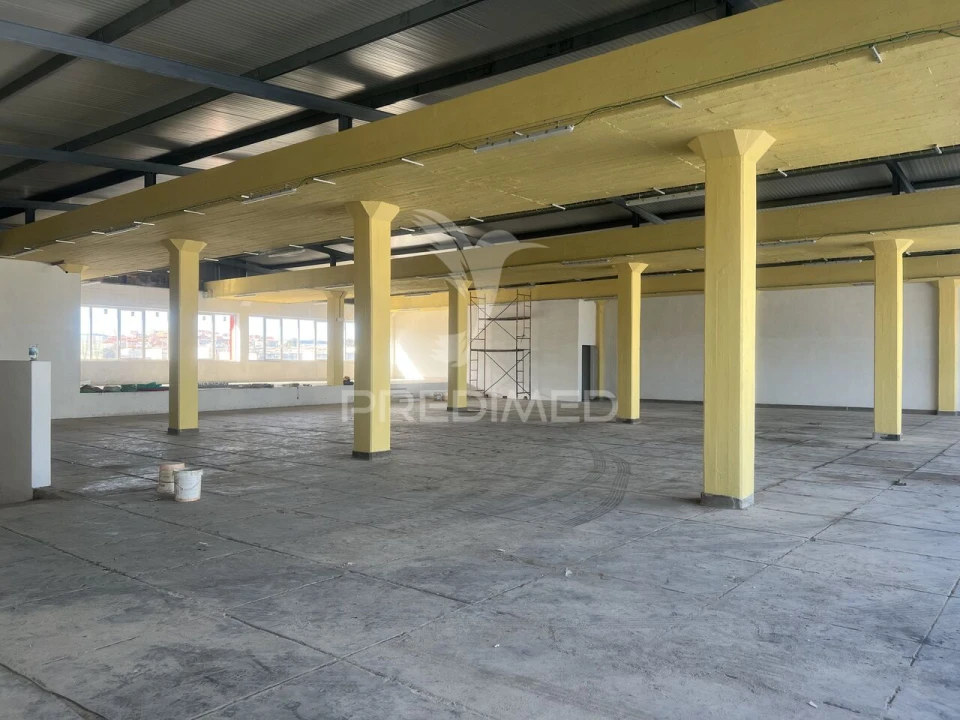 Armazém para Venda em Sacavém e Prior Velho Foto 2