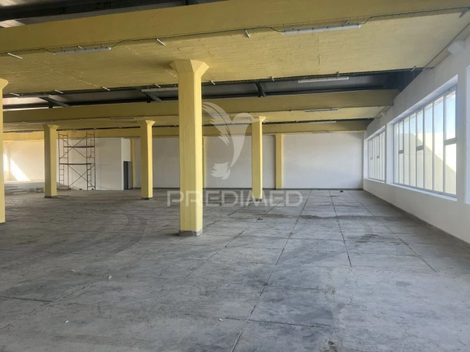 Armazém para Venda em Sacavém e Prior Velho Foto 3