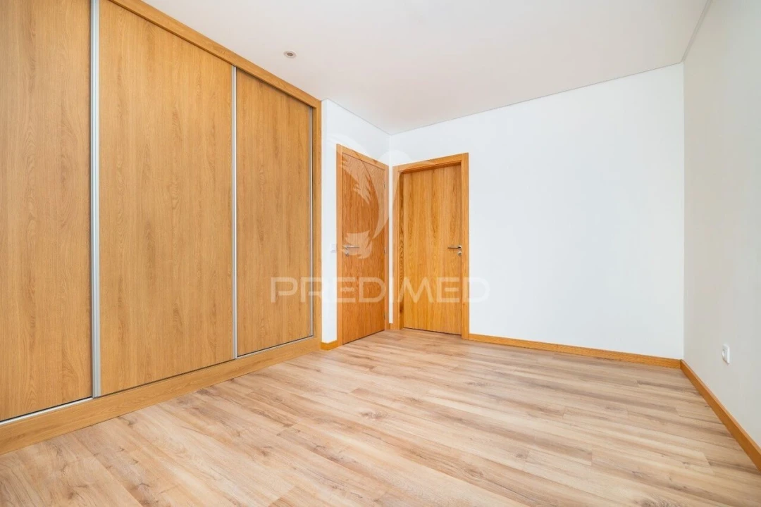 Apartamento T3 para Venda em Arco de Baúlhe e Vila Nune Foto 24