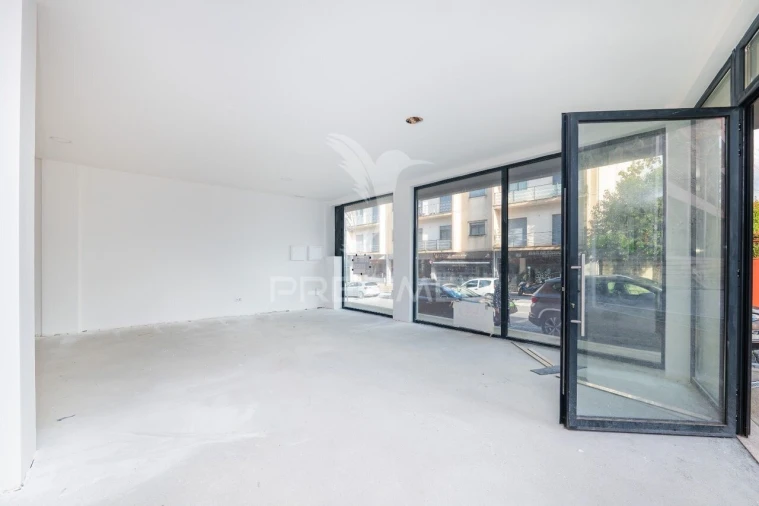 Loja para Venda em Arco de Baúlhe e Vila Nune Foto 2