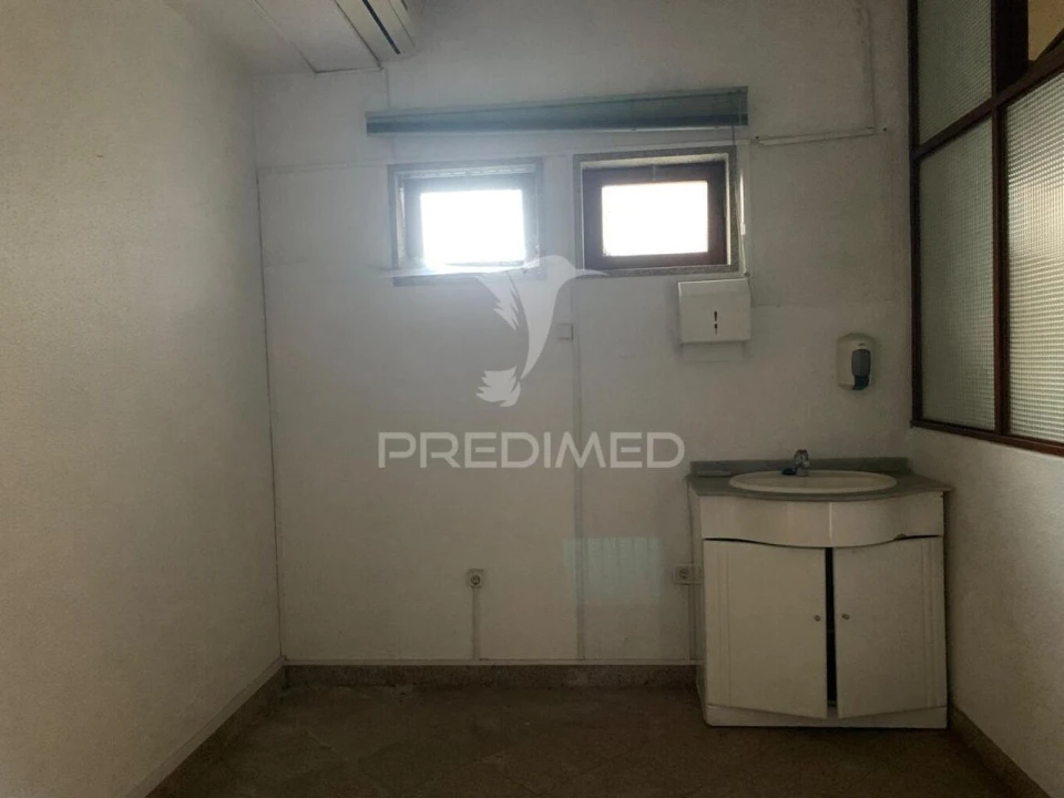 Loja para Venda em Amarante (São Gonçalo), Madalena, Cepelos e Gatão Foto 1