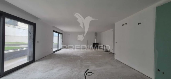 Moradia T4 para Venda em Ferreiros e Gondizalves