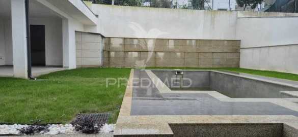 Moradia T4 para Venda em Ferreiros e Gondizalves