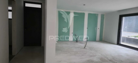 Moradia T4 para Venda em Ferreiros e Gondizalves