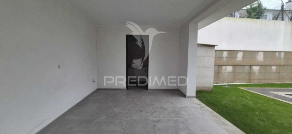 Moradia T4 para Venda em Ferreiros e Gondizalves