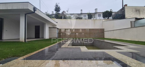 Moradia T4 para Venda em Ferreiros e Gondizalves