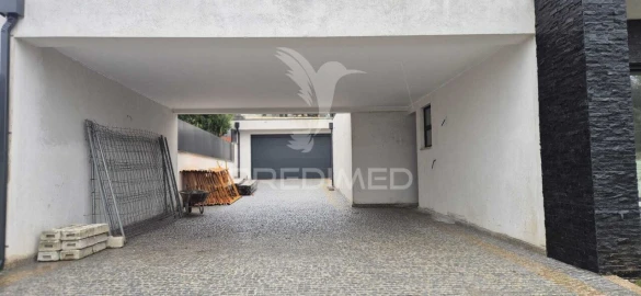 Moradia T4 para Venda em Ferreiros e Gondizalves