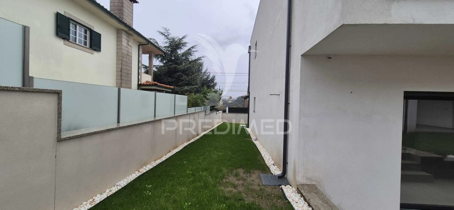 Moradia T4 para Venda em Ferreiros e Gondizalves Foto 36
