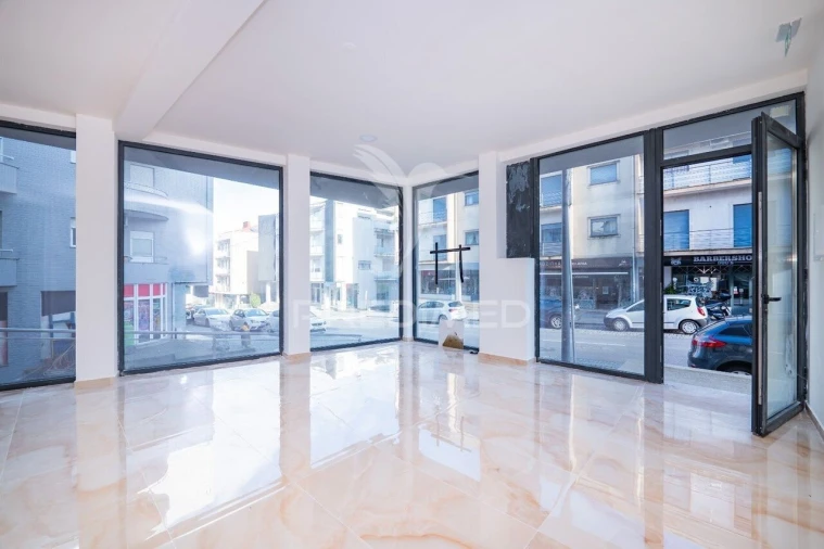 Loja para Venda em Arco de Baúlhe e Vila Nune