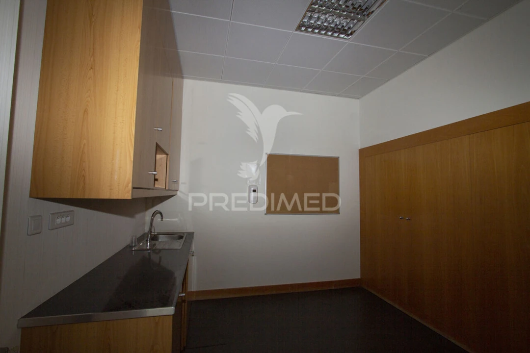 Escritório para Arrendamento em Santa Maria e São Miguel, São Martinho, São Pedro Penaferrim Foto 18