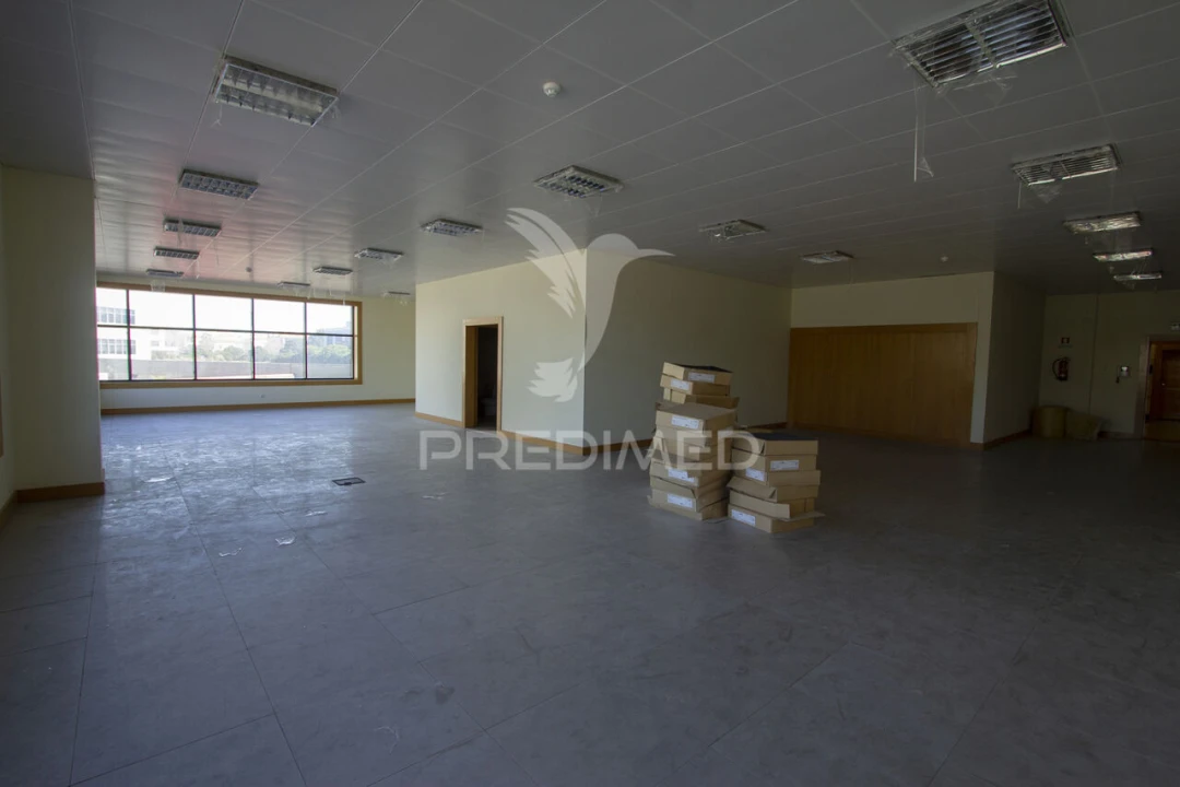 Escritório para Arrendamento em Santa Maria e São Miguel, São Martinho, São Pedro Penaferrim Foto 24