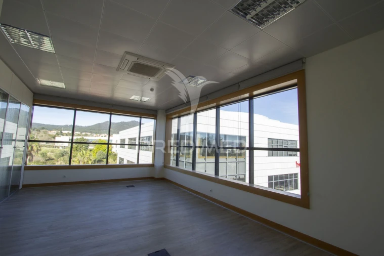 Escritório para Arrendamento em Santa Maria e São Miguel, São Martinho, São Pedro Penaferrim Foto 16