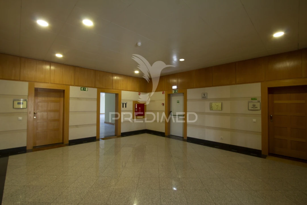 Escritório para Arrendamento em Santa Maria e São Miguel, São Martinho, São Pedro Penaferrim Foto 23