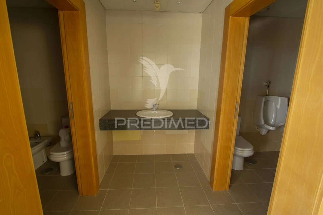 Escritório para Arrendamento em Santa Maria e São Miguel, São Martinho, São Pedro Penaferrim Foto 22