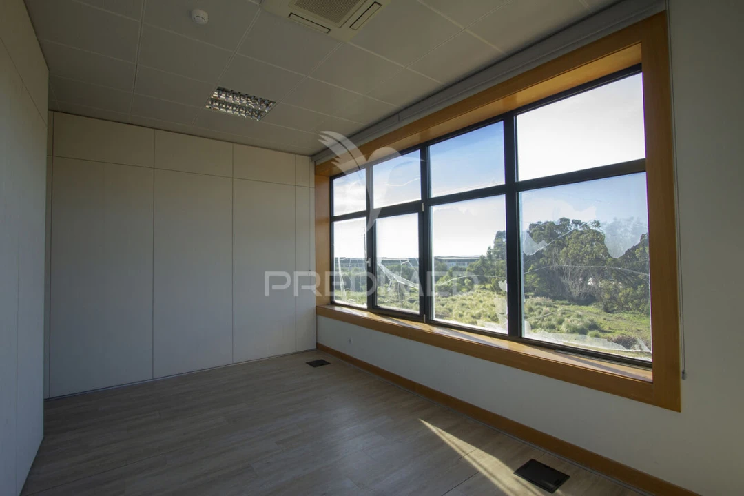 Escritório para Arrendamento em Santa Maria e São Miguel, São Martinho, São Pedro Penaferrim Foto 6