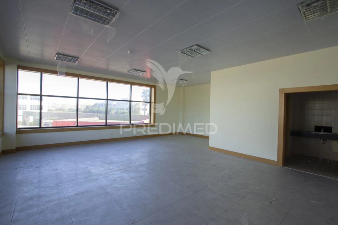 Escritório para Arrendamento em Santa Maria e São Miguel, São Martinho, São Pedro Penaferrim Foto 24