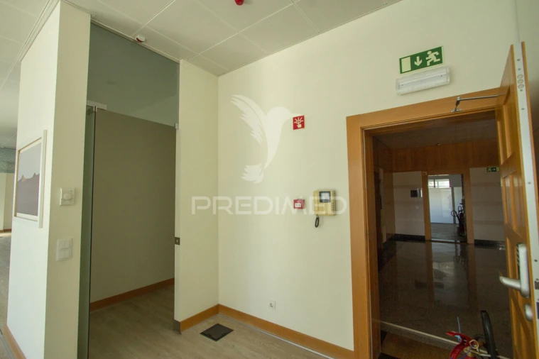 Escritório para Arrendamento em Santa Maria e São Miguel, São Martinho, São Pedro Penaferrim Foto 9