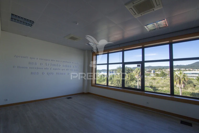 Escritório para Arrendamento em Santa Maria e São Miguel, São Martinho, São Pedro Penaferrim Foto 12