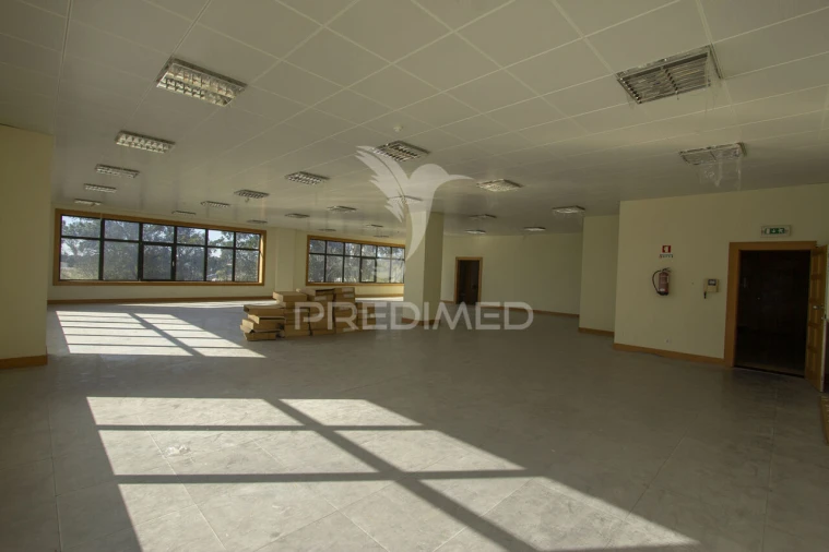 Escritório para Arrendamento em Santa Maria e São Miguel, São Martinho, São Pedro Penaferrim Foto 18