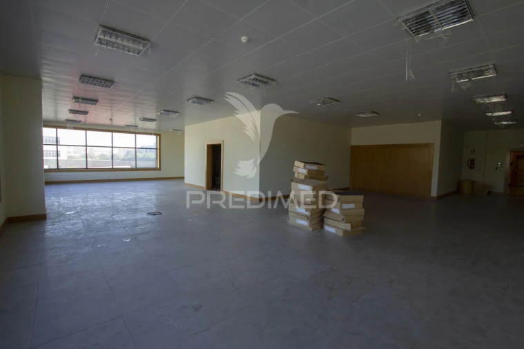 Escritório para Arrendamento em Santa Maria e São Miguel, São Martinho, São Pedro Penaferrim Foto 23