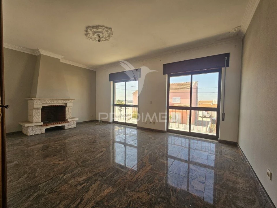 Apartamento T4 para Venda em Gaio-Rosário e Sarilhos Pequenos Foto 1