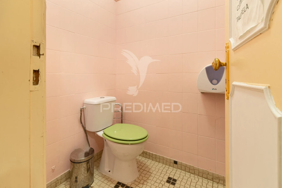 Loja para Venda em Almada, Cova da Piedade, Pragal e Cacilhas Foto 14