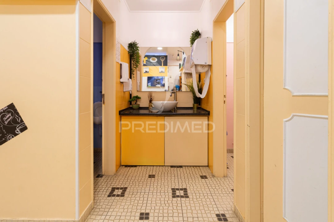 Loja para Venda em Almada, Cova da Piedade, Pragal e Cacilhas Foto 12