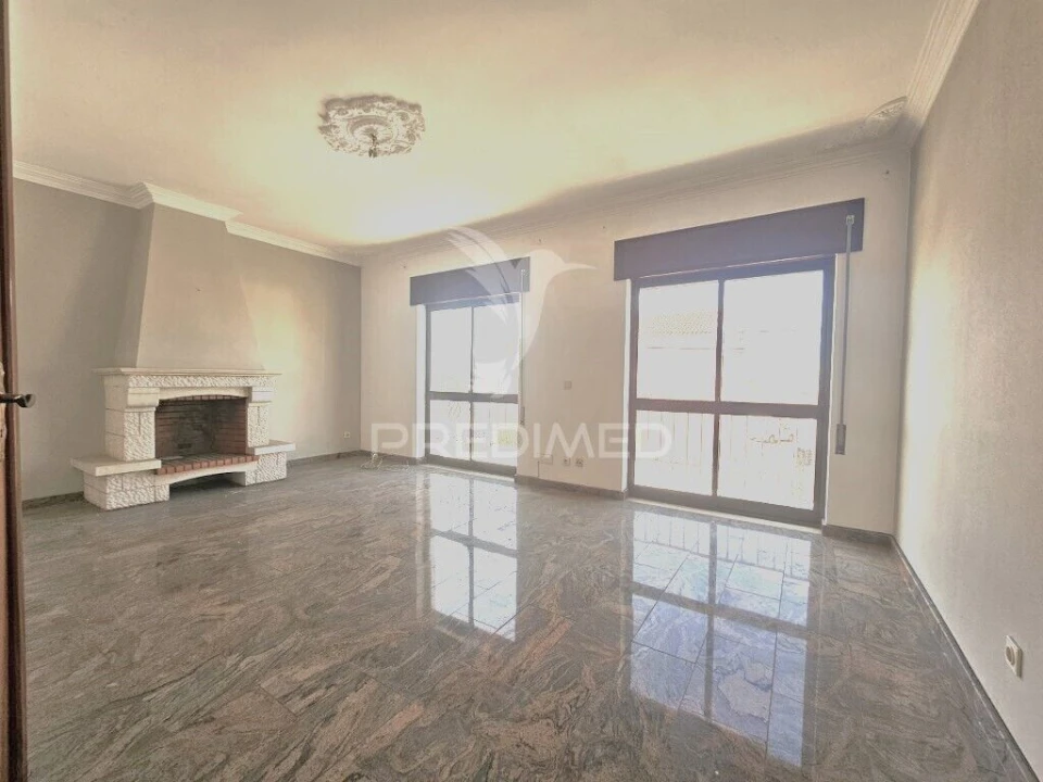 Apartamento T3 para Venda em Gaio-Rosário e Sarilhos Pequenos Foto 1