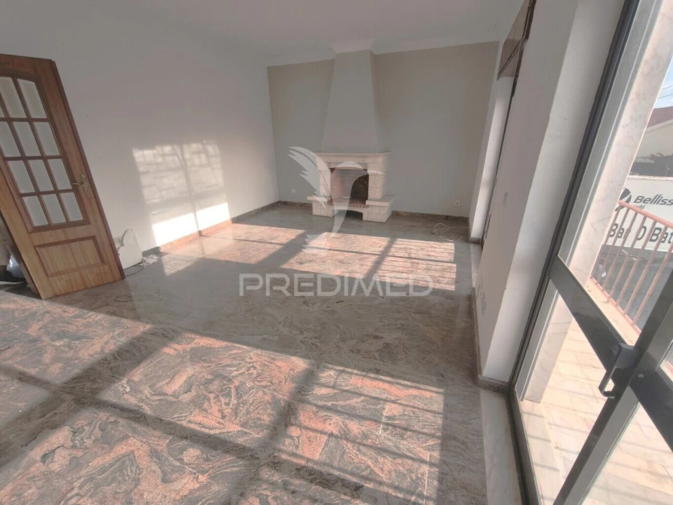 Apartamento T3 para Venda em Gaio-Rosário e Sarilhos Pequenos Foto 3