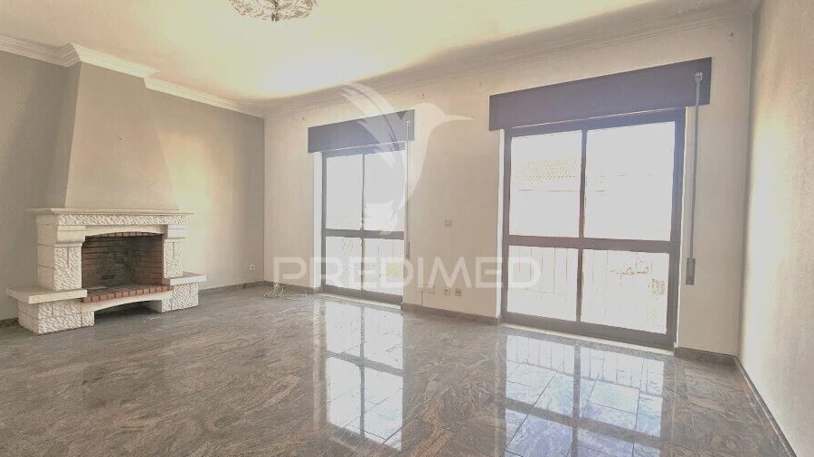 Apartamento T3 para Venda em Gaio-Rosário e Sarilhos Pequenos