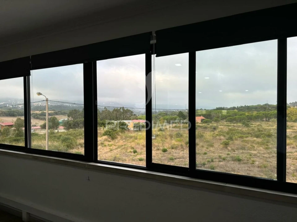 Armazém para Venda em Santa Maria e São Miguel, São Martinho, São Pedro Penaferrim Foto 10