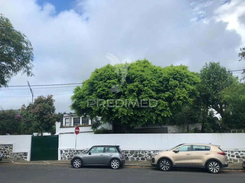 Moradia T3 para Venda em Angra (Nossa Senhora da Conceição) Foto 1