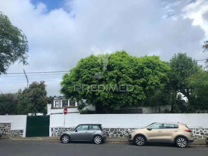 Moradia T3 para Venda em Angra (Nossa Senhora da Conceição) Foto 1