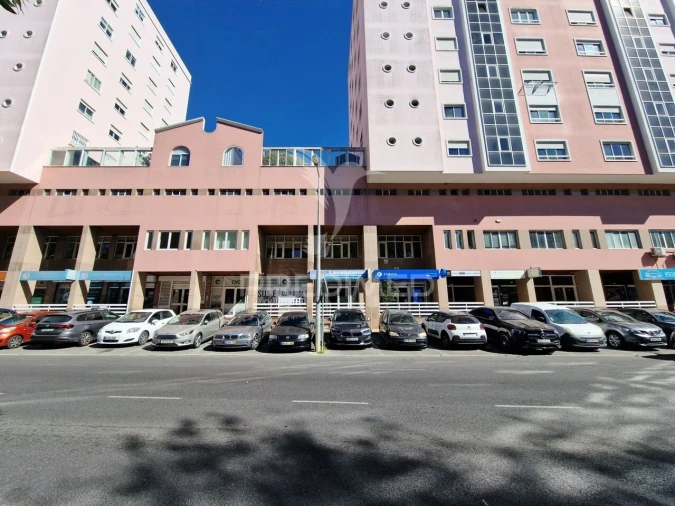 Loja para Venda em Queluz e Belas