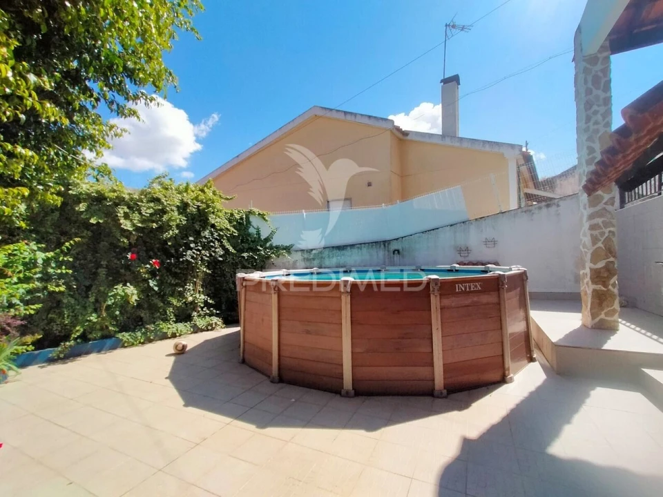 Moradia T3 para Venda em Azoia de Cima e Tremês Foto 8