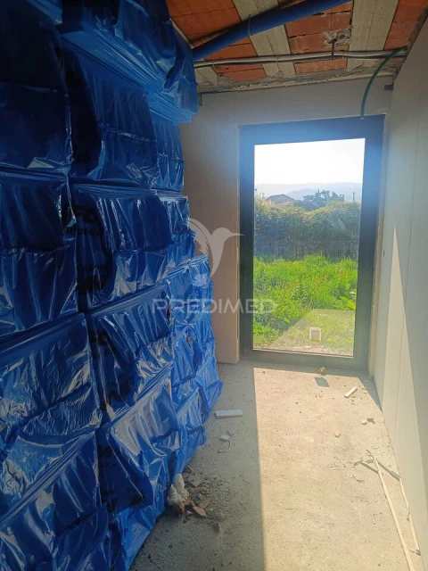 Moradia T3 para Venda em Areias, Sequeirô, Lama e Palmeira