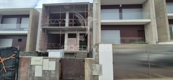 Moradia T3 para Venda em Nogueira, Fraião e Lamaçães