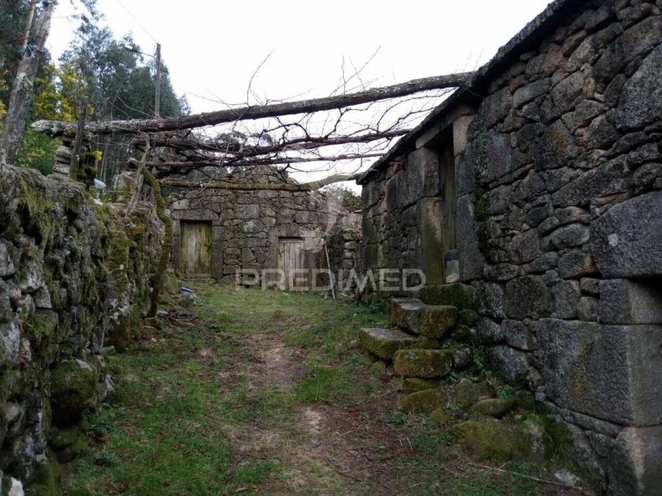 Moradia T4 para Venda em São João do Monte e Mosteirinho Foto 9