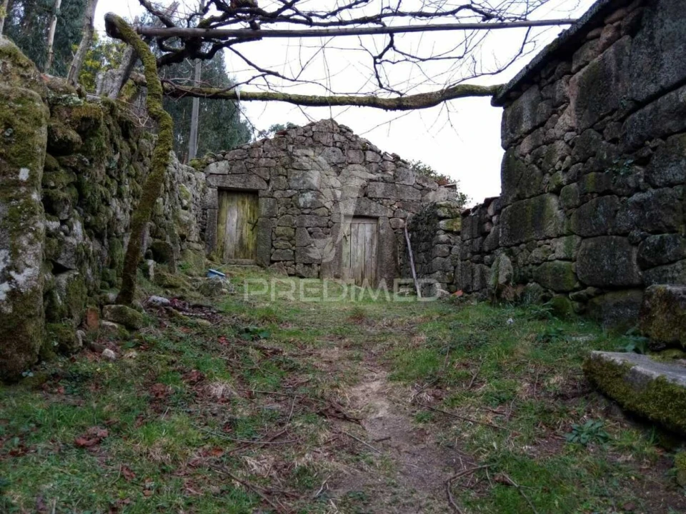 Moradia T4 para Venda em São João do Monte e Mosteirinho Foto 13